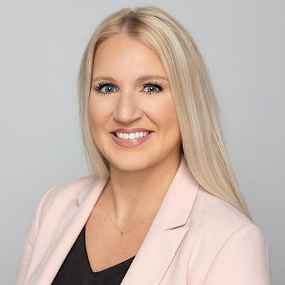 Kelly Headshot2026